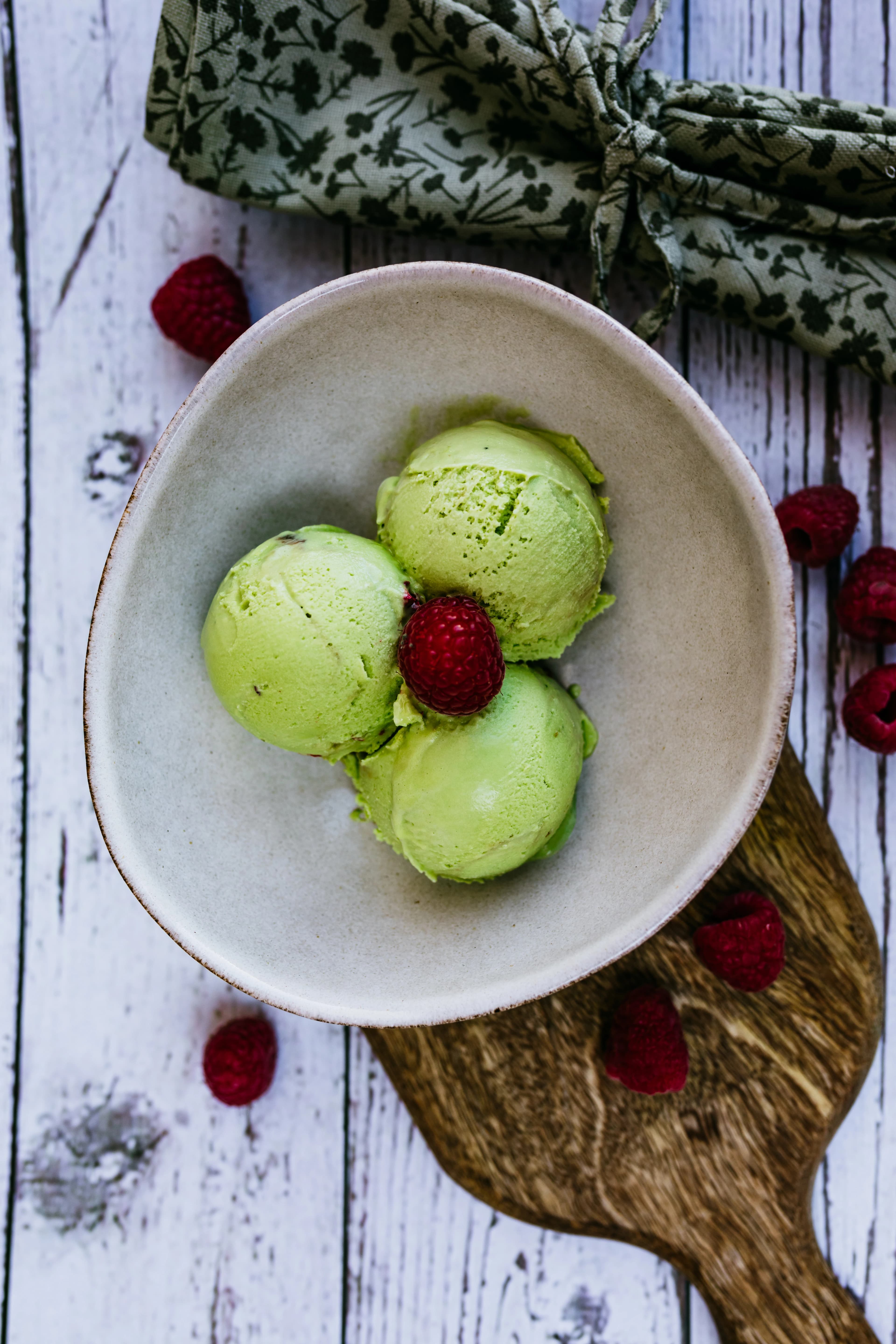 matcha tea málnavélővel